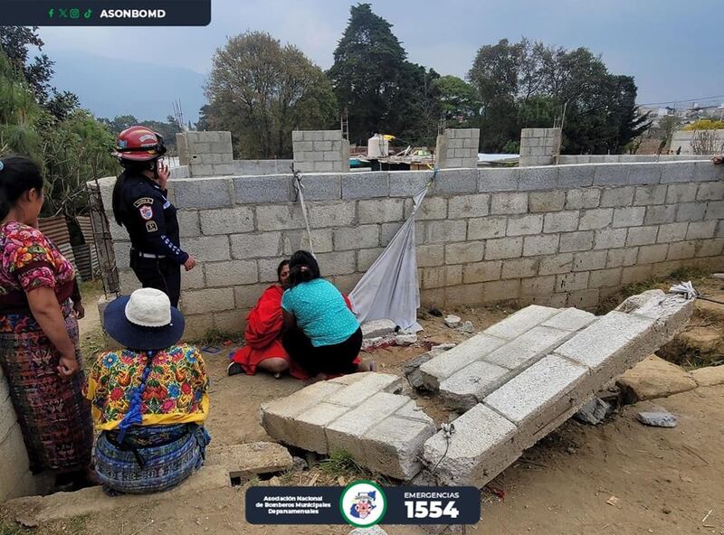 Niña muere tras caerle una pared en Tecpán, Cimaltenango.