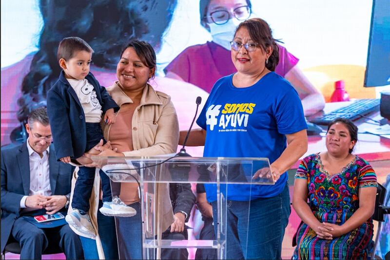 Durante 25 años, AYUVI ha recaudado fondos para proporcionar tratamiento gratuito a niños con cáncer pediátrico en Guatemala