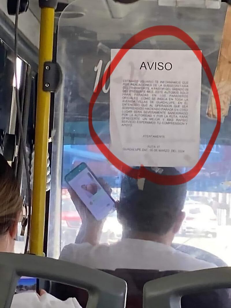 WhatsApp: La foto XXX que le mandan a un piloto de autobús que chatea  mientras maneja – Publinews