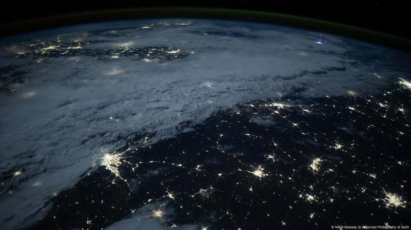 ¡Sin palabras! Así es el magnifico “chorro gigante” captado desde la Estación Espacial Internacional