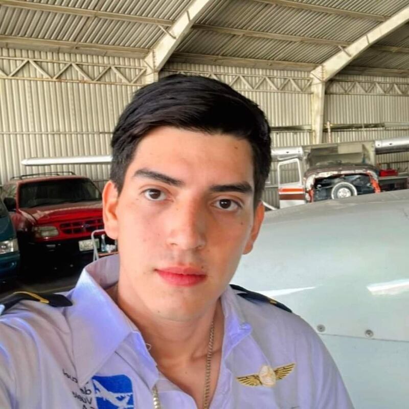 Fernando Antonio Méndez Funes de 19 años, estudiante de origen petenero que completaba sus horas de vuelo.