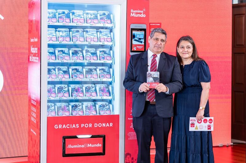 Patricio M. Giuffra, miembro de la Presidencia de Área de Centroamérica y su esposa María Eugenia participaron en el evento de lanzamiento.