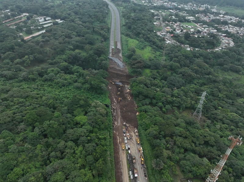 Se desconoce el plan del Ministerio de Comunicaciones para rehabilitar el paso en la autopista Palín-Escuintla.