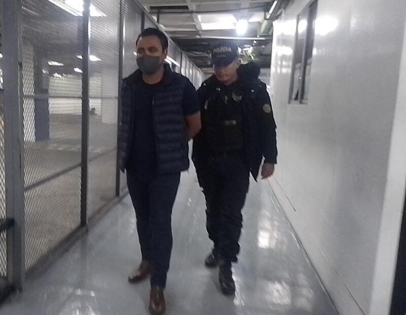 El Diputado fue detenido por la portación ilegal de arma de fuego.