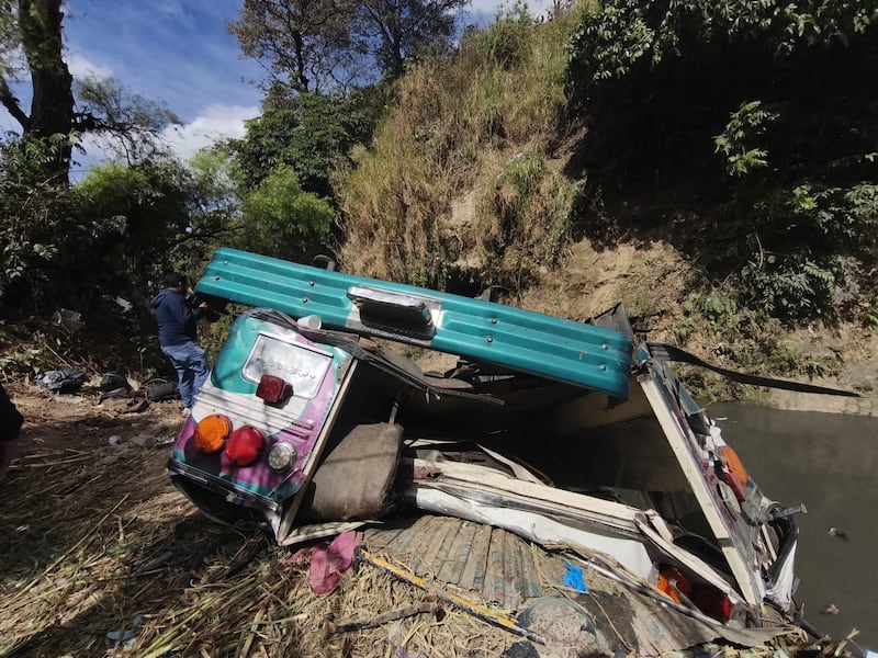 Autobús cayó al barranco debajo del puente Belice. Foto: Mónica Duarte