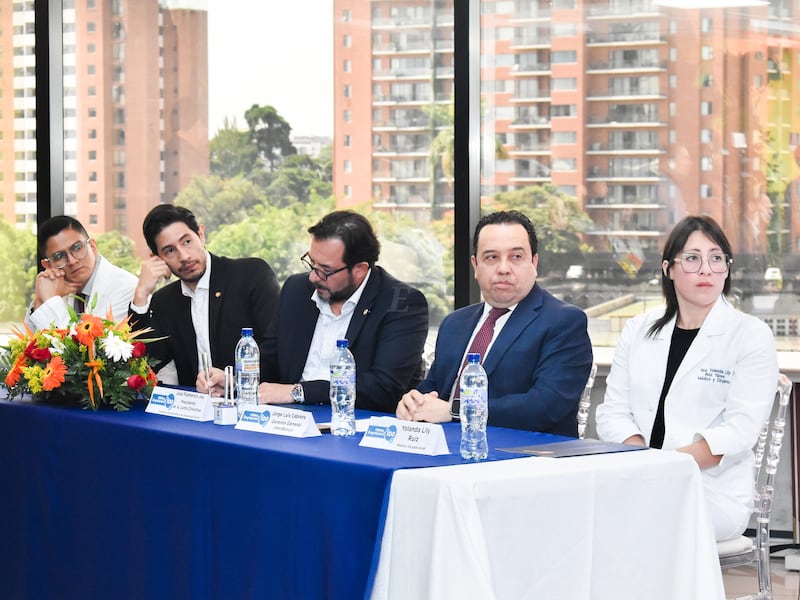 Inauguran nueva clínica de empresa del IGSS.